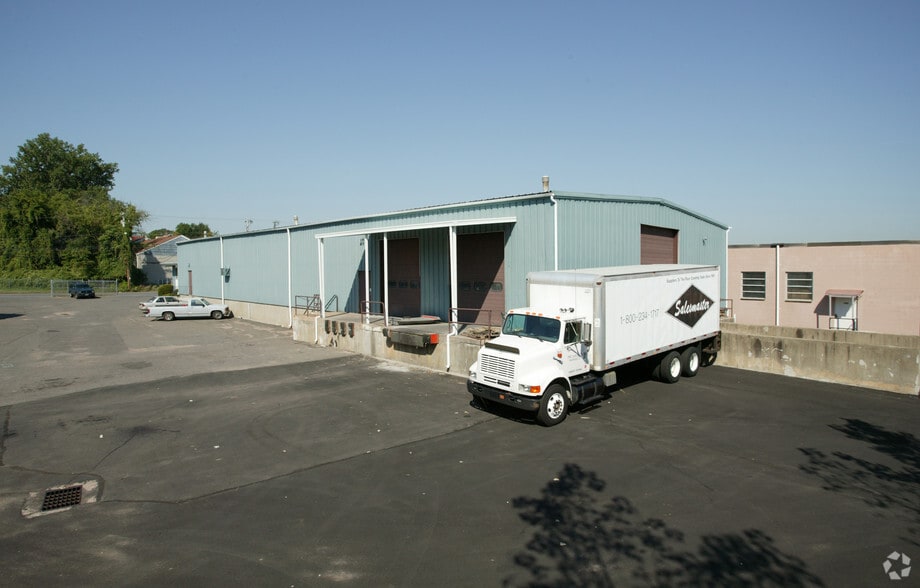 More Photos Of 396 Ledyard St, Hartford Light Manufacturing For Lease