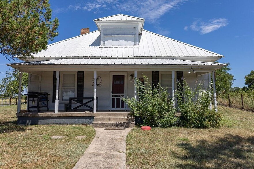 More Photos Of 5080-5090 Tin Top Rd, Weatherford Restaurant For Sale