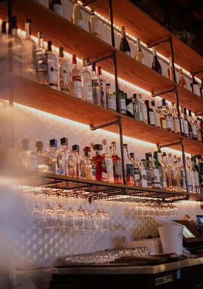 More Photos Of 405 Washington Blvd, Marina Del Rey Restaurant For Lease