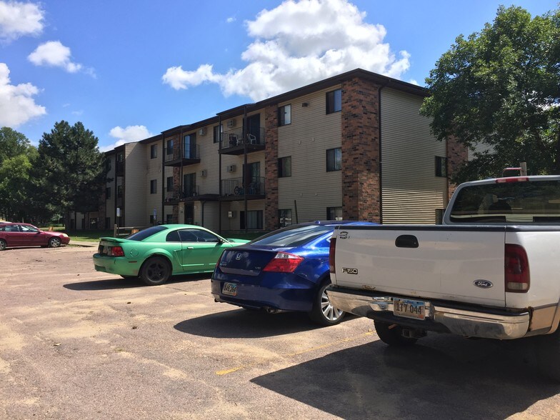 More Photos Of 901-909 N Cleveland Ave, Sioux Falls Multifamily For Sale