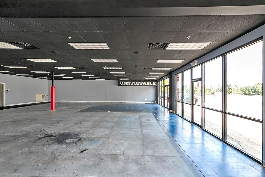 More Photos Of 12926 Highway 92, Woodstock Storefront For Lease