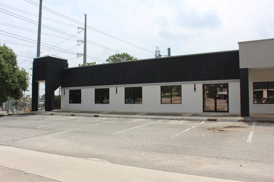 More Photos Of 8637 Fredericksburg Rd, San Antonio Medical For Lease