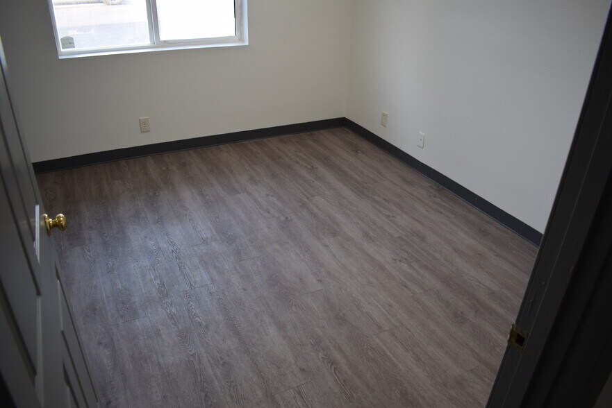 More Photos Of 4216 W 7th Ave, Eugene Warehouse For Lease