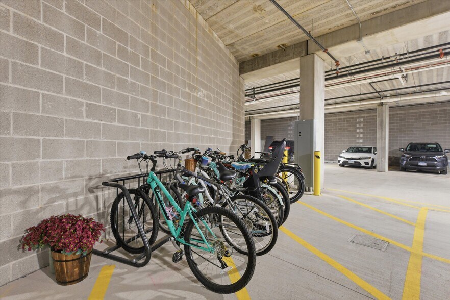 More Photos Of 1850 Glenview Rd, Glenview Apartments For Lease
