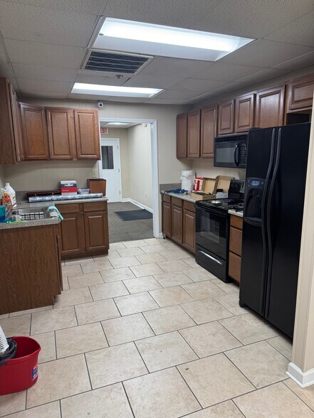 More Photos Of 318 E Grimes Ave, High Point Warehouse For Sale