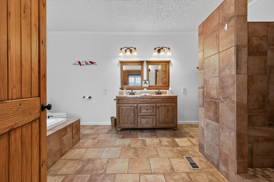 More Photos Of 639 Wagon Wheel Rd, Elk Creek Lodge Meeting Hall For Sale