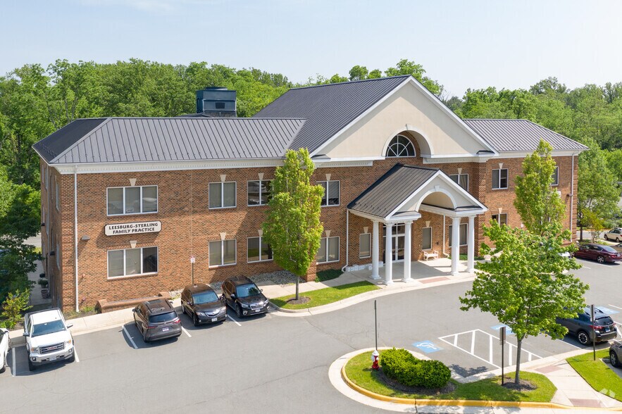 More Photos Of 205 E Hirst Rd, Purcellville Medical For Lease