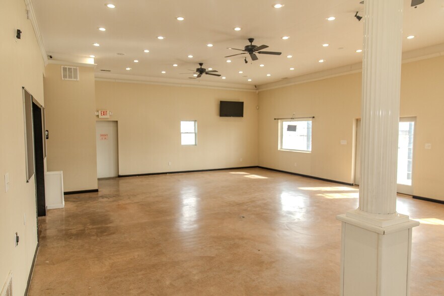 More Photos Of 1402 Bear St, Madison Specialty For Sale