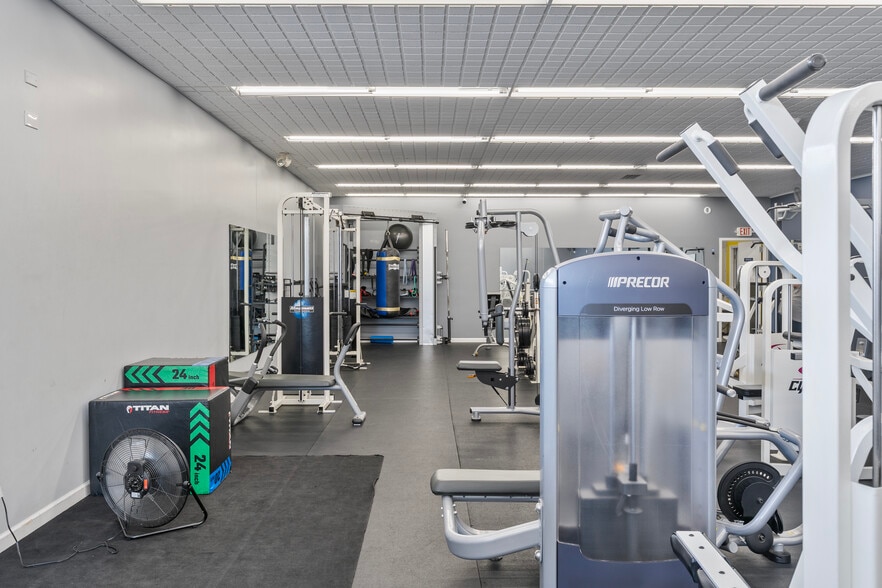 More Photos Of 133 E Main St, Frankfort Storefront For Sale