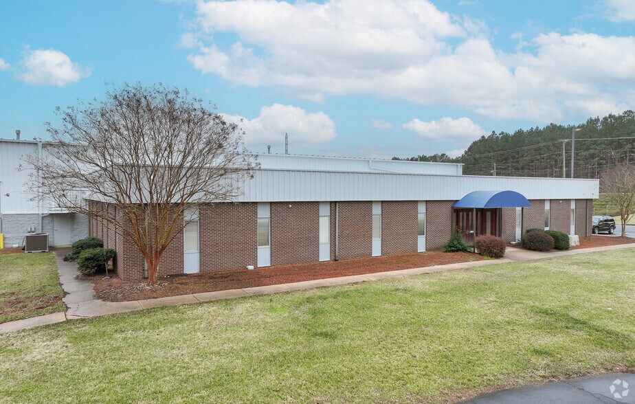 More Photos Of 647 Hargrave Rd, Lexington Warehouse For Lease