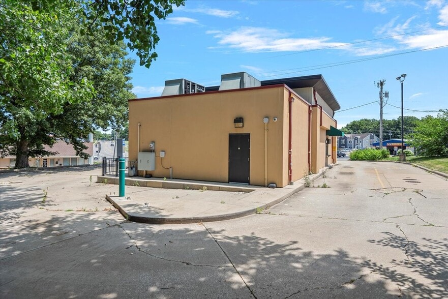 More Photos Of 2003 W Monroe St, Springfield Fast Food For Sale