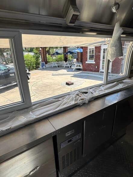 More Photos Of 410 E 37th St, Savannah Freestanding For Lease