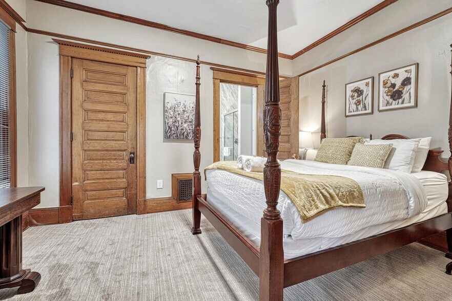 More Photos Of 6 Boulder Crescent St, Colorado Springs Hotel For Sale