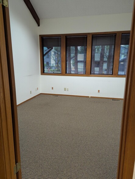 More Photos Of 14777 NE 40th St, Bellevue Office For Lease