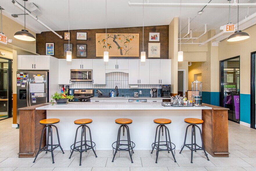 More Photos Of 156-160 19th St, Union City Office For Lease