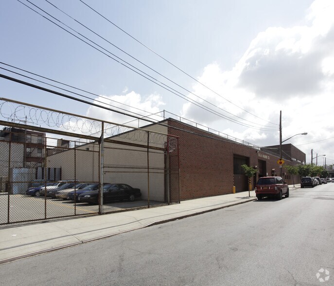 More Photos Of 72 Huntington St, Brooklyn Warehouse For Lease