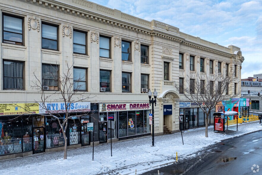 More Photos Of 4554 N Broadway, Chicago Office For Sale