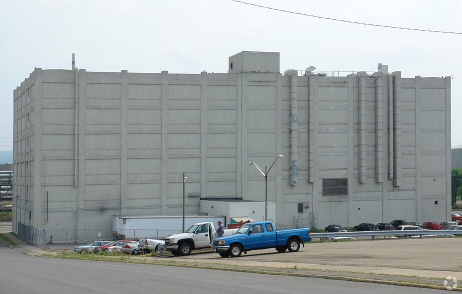 More Photos Of 1101 Clark St, Endicott Manufacturing For Lease