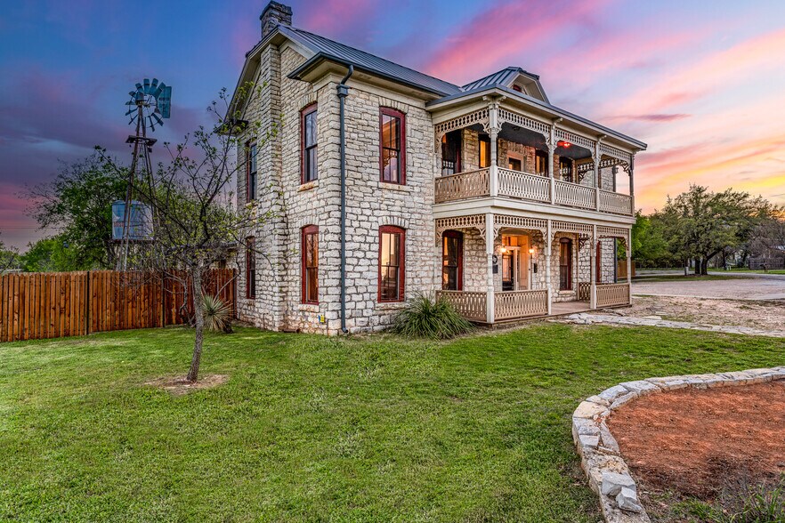 More Photos Of 703 Spring St, Granbury Lodge Meeting Hall For Sale