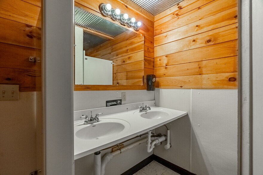 More Photos Of 3801 Happy Bend Rd, Atkins Restaurant For Sale