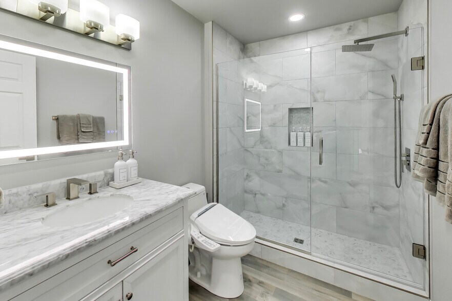 More Photos Of 2244 Ferry Rd, Naperville Flex For Sale