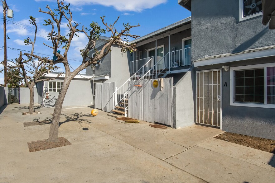More Photos Of 1022 El Camino Dr, Costa Mesa Apartments For Sale