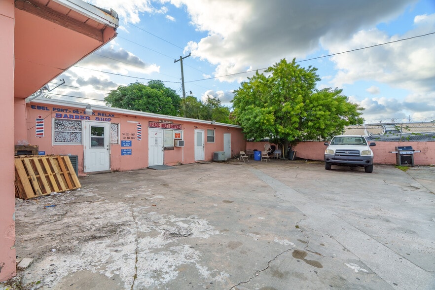 More Photos Of 341 SE 2nd Ave, Delray Beach Restaurant For Sale