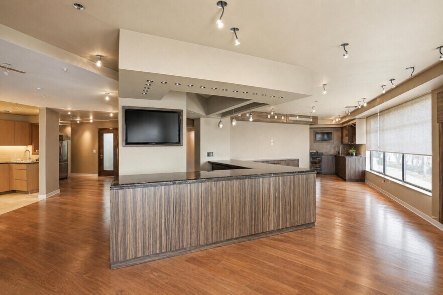 More Photos Of 11324 Southwest Hwy, Palos Hills General Retail For Sale