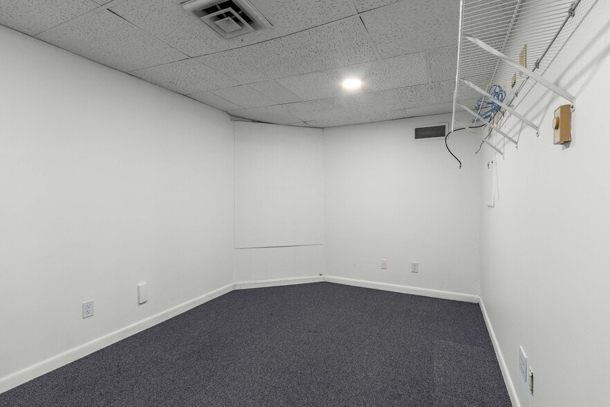 More Photos Of 320 Gifford St, Falmouth Office For Sale