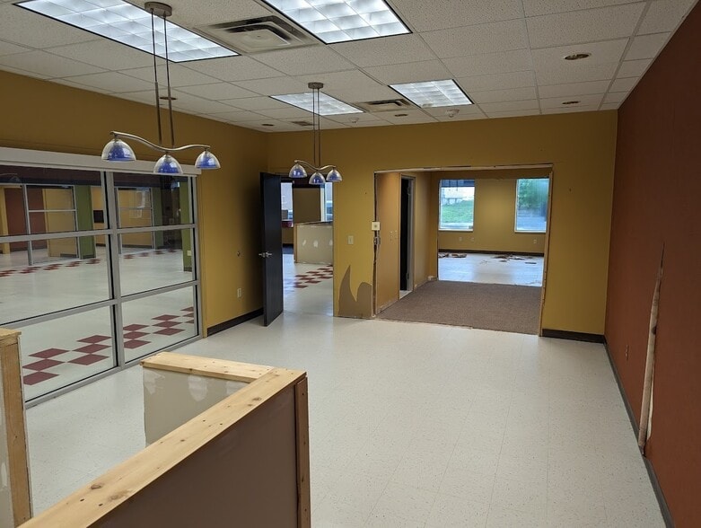 More Photos Of 716 Watervliet Ave, Dayton Storefront Retail Office For Sale