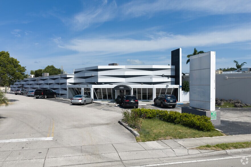 Primary Photo Of 14951 S Dixie Hwy, Palmetto Bay Freestanding For Sale