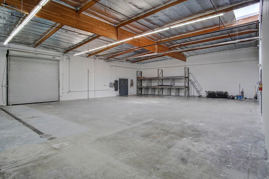 More Photos Of 11990 Hertz St, Moorpark Warehouse For Sale