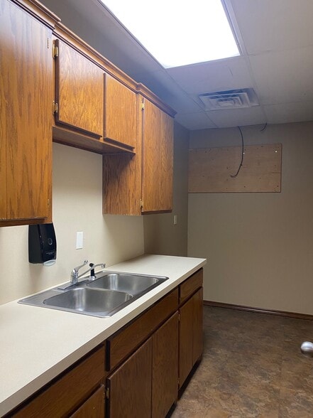 More Photos Of 8248 W Reno Ave, Oklahoma City Warehouse For Lease