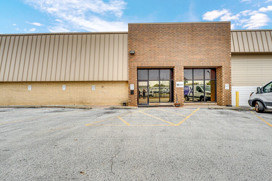 More Photos Of 721 E 112th St, Chicago Flex For Lease
