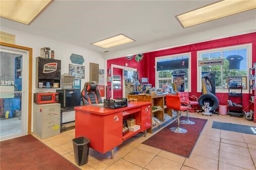 More Photos Of 101 N Maple St, Garnett Service Station For Sale