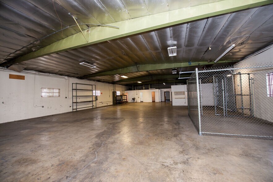 More Photos Of 992 W 9th St, Upland Warehouse For Lease
