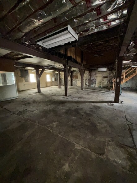 More Photos Of 2290-2294 Scranton Rd, Cleveland Warehouse For Lease