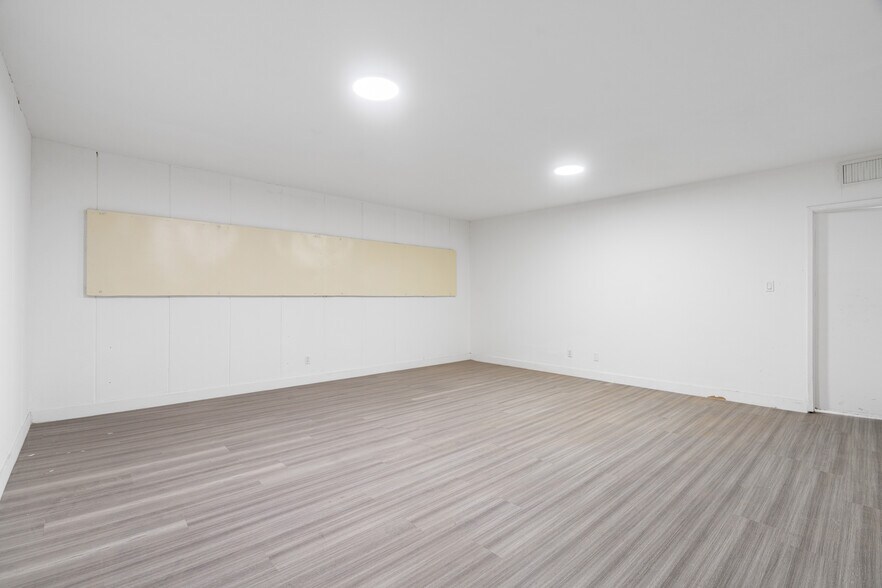 More Photos Of 2119 S Atlantic Blvd, Commerce Manufacturing For Lease