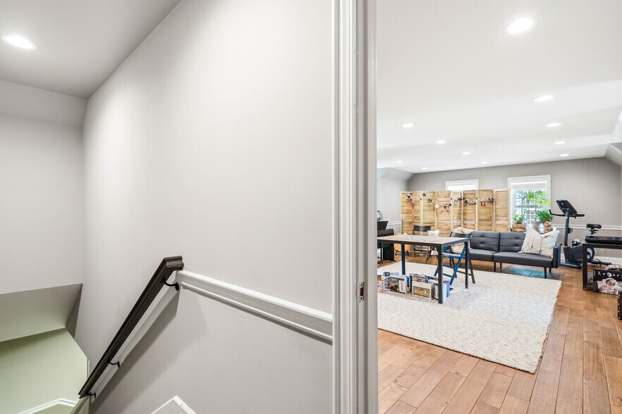 More Photos Of 9724 Kingston Pike, Knoxville Loft Creative Space For Sale