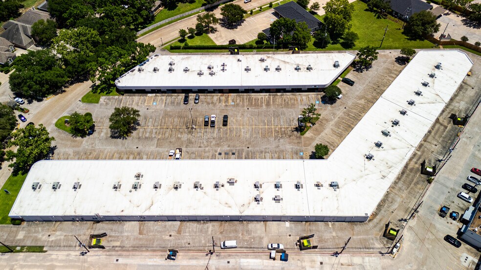 More Photos Of 17449-17497 Village Green Dr, Houston Unknown For Lease