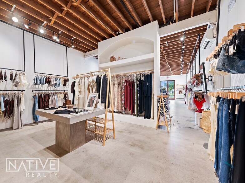 More Photos Of 530 NE 13th St, Fort Lauderdale Flex For Lease