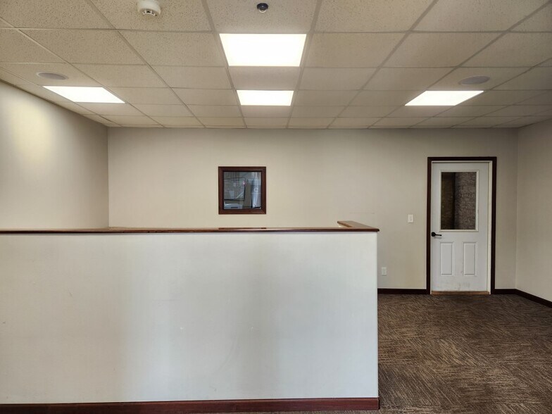More Photos Of 702 S Delaware Ave, Mason City Light Manufacturing For Lease
