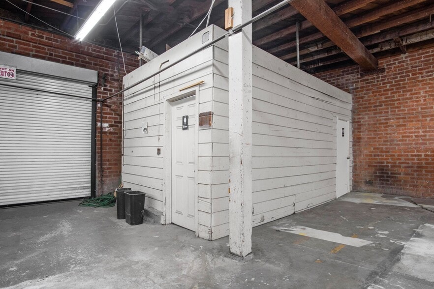 More Photos Of 150-154 E 58th St, Los Angeles Manufacturing For Sale