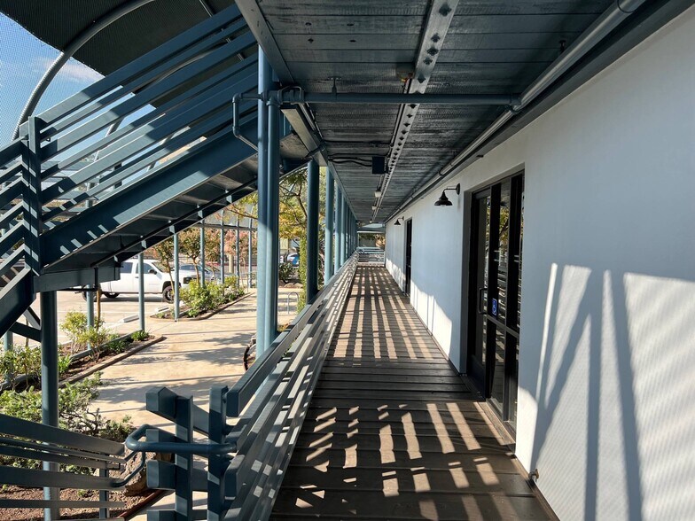 More Photos Of 907-911 Santa Fe Ave, Fresno Flex For Lease