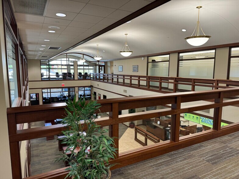 More Photos Of 109 Veterans Pky, Yorkville Office For Lease