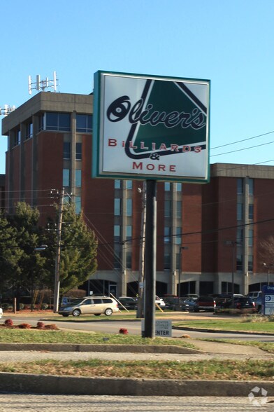 More Photos Of 4001 Dupont Cir, Louisville Office For Sale