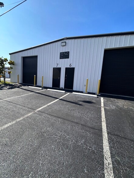 More Photos Of 12745 N 49th St, Clearwater Manufacturing For Lease