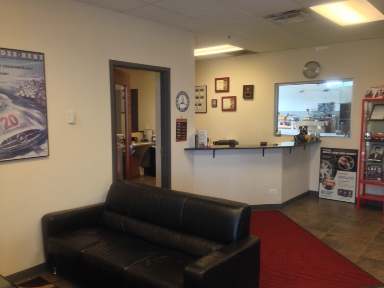 More Photos Of 555 E Plainfield Rd, Countryside Service For Sale