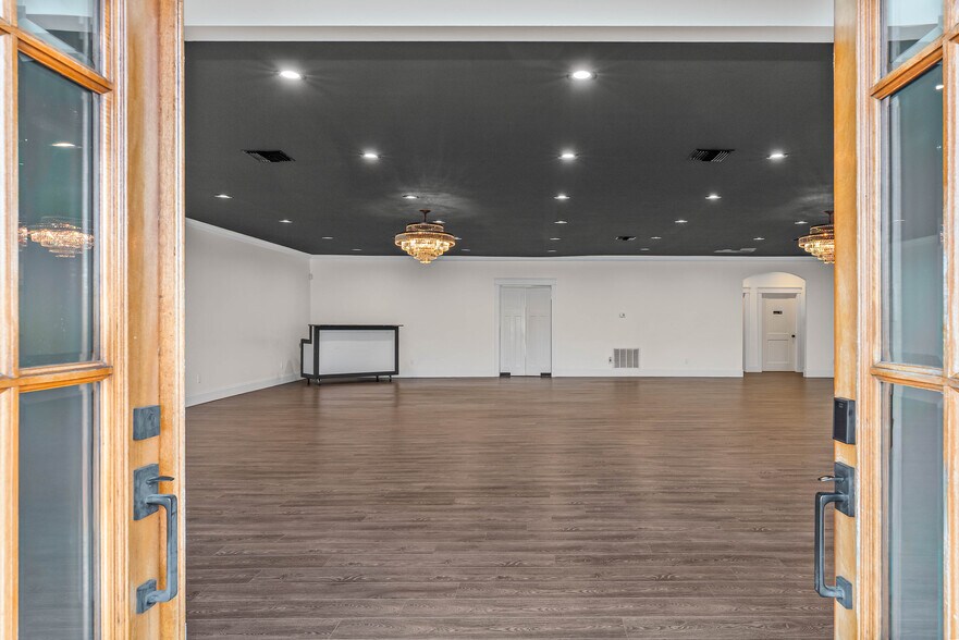 More Photos Of 922 Saraland Blvd S, Saraland Restaurant For Sale