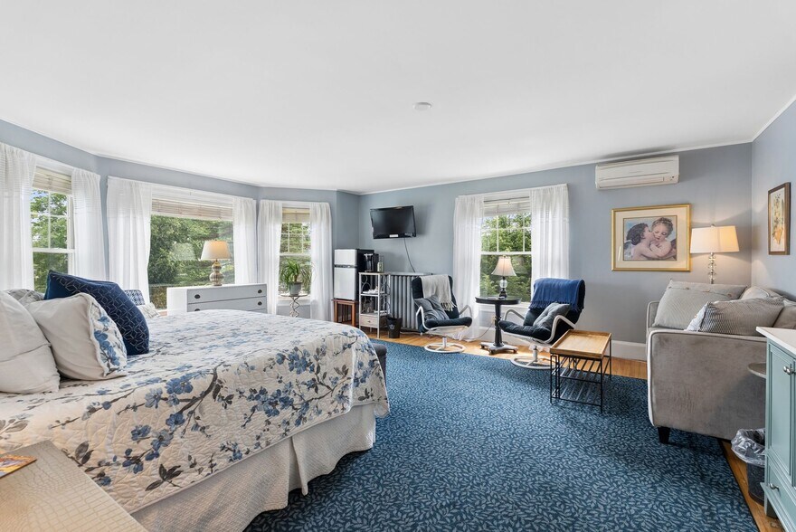 More Photos Of 548 Main St, Fryeburg Hotel For Sale